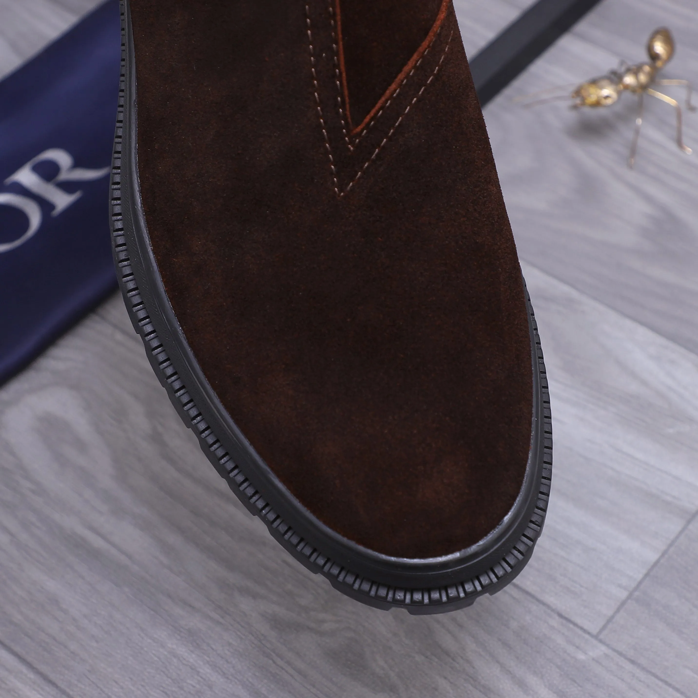 Men's shoes 💰500 Product trademark: Dior "Dior" high-top casual shoes Regular size: 38-45 (45 is custom-made and non-returnable) Product materials: Selected frosted cowhide upper, cowhide lining, rubber non-slip outsole